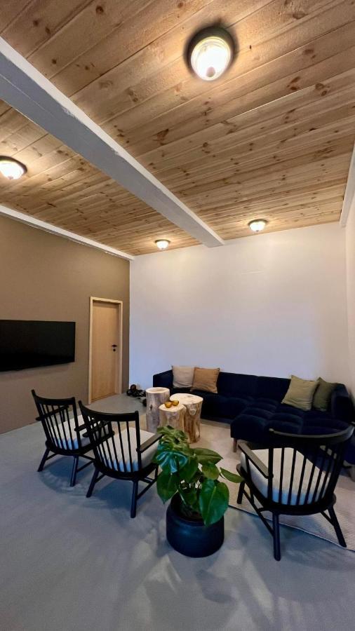 Smithjan - Main Road Stykkisholmi Apartment สติกกิชฮอลเมอร์ ภายนอก รูปภาพ